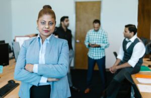 L’incroyable histoire de l’entrepreneur algérien réussi en Californie Algérien entrepreneur réussi en Californie en train de présenter sa nouvelle entreprise