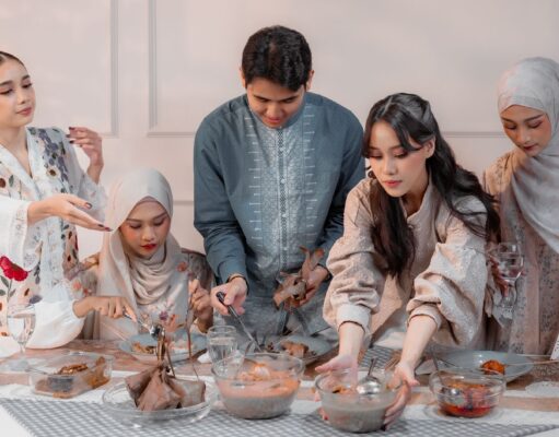 3 Recettes à Préparer et Congeler pour Le Ramadan : Astuces De Louloukitchen Woman preparing and freezing Ramadan recipes in kitchen