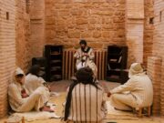 La sociologie des modèles de famille au Maroc : évolutions et tendances Moroccan family discussing evolution of family models