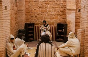 La sociologie des modèles de famille au Maroc : évolutions et tendances Moroccan family discussing evolution of family models