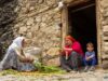 50 authentiques recettes pour le Ftour de Ramadan 2026 Famille autour d'une table avec des recettes de Ftour en cours de préparation pour le Ramadan 2026