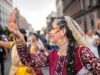 Fontainebleau : Le festival de l’histoire de l’art célèbre la mode marocaine Femme marocaine portant un houppe au festival de l'histoire de l'art à Fontainebleau