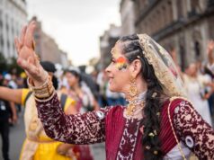 Fontainebleau : Le festival de l’histoire de l’art célèbre la mode marocaine Femme marocaine portant un houppe au festival de l'histoire de l'art à Fontainebleau