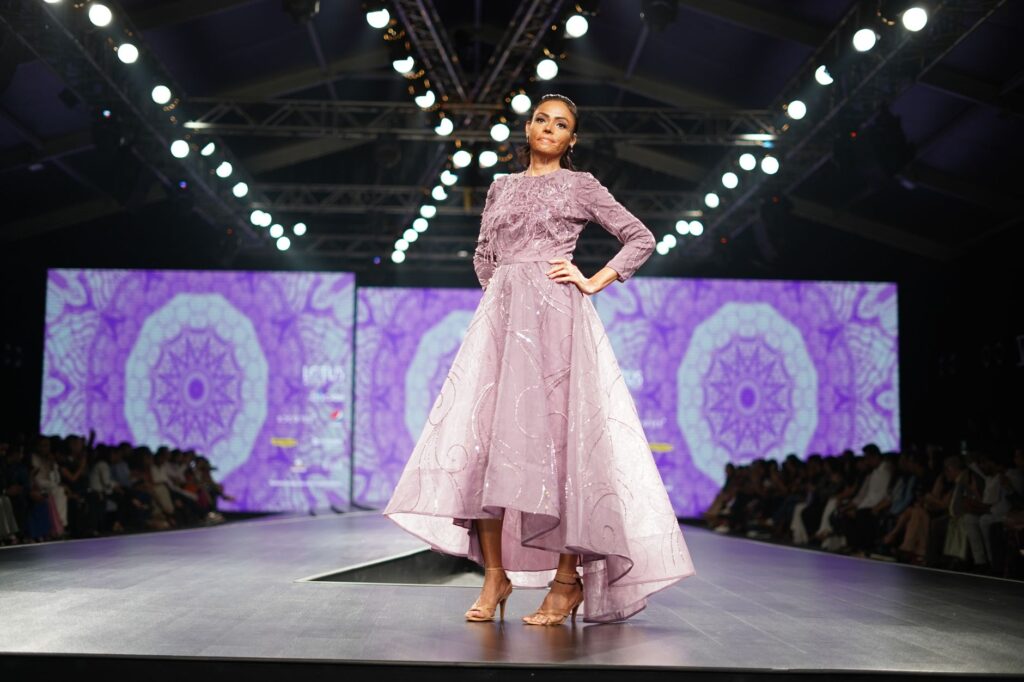 TALEL Paris illustre le Maroc à la Fashion Week de Paris : Une victoire pour la mode marocaine diasporique