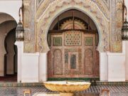 Coopération culturelle entre l’Andalousie et le Maroc : la Méditerranée en harmonie avec la mode et l’art Exposition d'art et de mode maghrébino-andalousie, des artistes travaillant ensemble