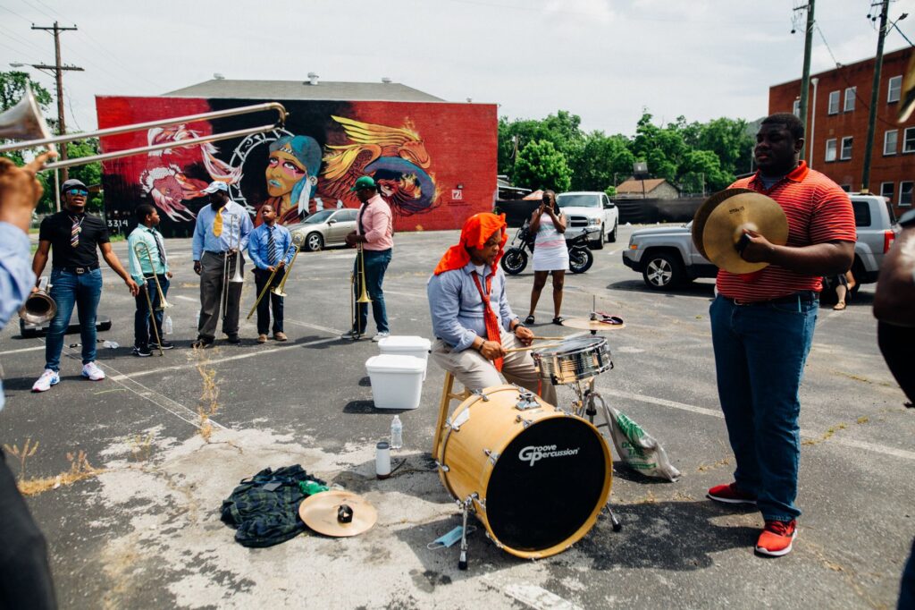 Ima-Yemma : l’orchestre qui revolutionne le Chaâbi, la Soul américaine et le Klezmer