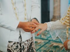 Ecomusée : découvrez un mariage traditionnel au Maghreb Traditional Maghrebi wedding at Ecomusée, couples in traditional attire, dancing and celebrating