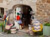 Nouvelle boutique d’artisanat marocain ouvre ses portes à Cherbourg-en-Cotentin Femme marocaine présentant des créations d'artisanat dans une nouvelle boutique à Cherbourg-en-Cotentin