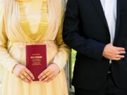 Ecomusée : épousez une cérémonie de mariage traditionnel au Maghreb Couple marié traditionnellement au Maghreb dans un décor de l'Ecomusée