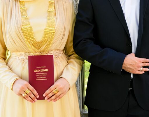 Ecomusée : épousez une cérémonie de mariage traditionnel au Maghreb Couple marié traditionnellement au Maghreb dans un décor de l'Ecomusée