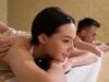 Top 5 des meilleurs spas de Paris pour un week-end réjuvenant Couple enjoying a relaxing massage at Le Spa Diane Bar in Paris