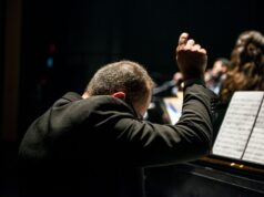 Ima-Yemma : l’orchestre traditionnel algérien réinventant le chaâbi en France et aux États-Unis ima-yemma algerian traditional orchestra performing in concert hall