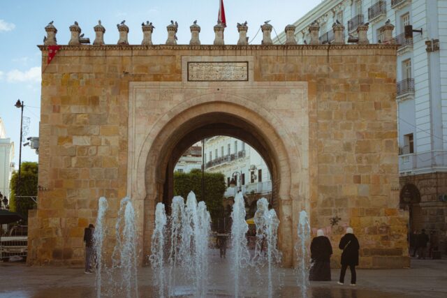 Famille française voyageant en Tunisie