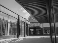 Le plus grand centre commercial national ouvre ses portes en Algérie : Une nouvelle étape pour le développement économique Grand centre commercial ouvert en Algérie - Magasins et loisirs