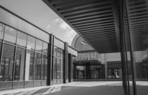 Le plus grand centre commercial national ouvre ses portes en Algérie : Une nouvelle étape pour le développement économique Grand centre commercial ouvert en Algérie - Magasins et loisirs