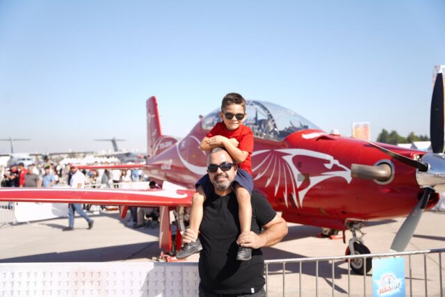 Famille algérienne en train de s'embarquer pour l'Algérie avec Air Algérie Djalia