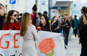 Les Marocaines du monde en quête d’une nouvelle vision de la famille Marocaines du monde rassemblées en manifestation pour une nouvelle vision de la famille