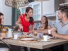 50 recettes pour le ftour 2026 : inspirations culinaires pour un Ramadan maghrébin traditionnel Famille au tableau pour le ftour traditionnel algérien, tunisien et marocain