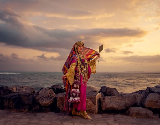 La mode roumaine célébrée en Tunisie : une tendance à suivre Romanian fashion trend celebrated in Tunisia - unique and innovative styles