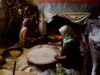 Le Bouzelouf, la délicieuse spécialité culinaire algérienne qui charme Algerian family preparing Bouzelouf dish