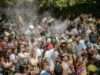 Aïd el-Kébir 2026 : dispositions sanitaires et réglementaires à connaître Family gathering during Aid el-Kebir celebration following safety measures