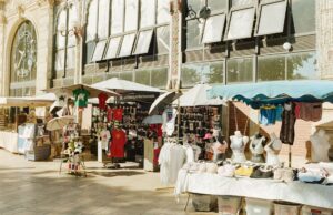 Nouvelle boutique marocaine d’artisanat s’installe à Cherbourg-en-Cotentin Maroccan friends opening boutique in Cherbourg-en-Cotentin showcasing Moroccan perfumes, flavors, and colors