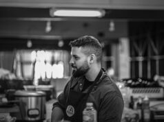 Mohamed Cheikh, vainqueur de Top Chef 2021 : l’avènement de la gastronomie algérienne en France Mohamed Cheikh, vainqueur de Top Chef 2021, présentant sa cuisine algérienne