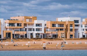 All-inclusive au Maroc pour moins de 400 € : où aller durant l’été all-inclusive resort in morocco with palm trees, pool, and beach