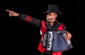 L’inoubliable voix d’Abdelmadjid Meskoud : un hommage Abdelmadjid Meskoud, chanteur algérien de la musique raï, en train de chanter