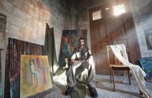 Taoufik Behi : L’artiste tunisien réinventant la culture Taoufik Behi, a Tunisian artist showcasing his artwork