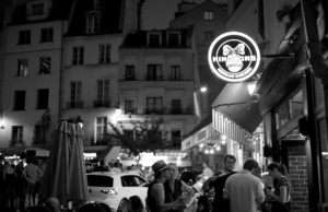 Ségolène Royal s’émeut de la gastronomie algérienne : découvrez son restaurant préféré à Paris Ségolène Royal dînant dans un restaurant traditionnel algérien à Paris