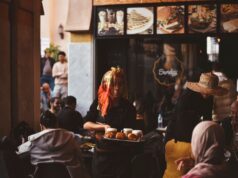 Maroc : la famille en pleine mutation : mariages tardifs, natalité en baisse Famille marocaine en pleine mutation, mariages tardifs et baisse de natalité