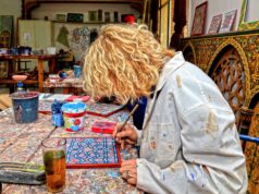 Taoufik Behi: L’artiste maghrébin réinventant la culture tunisienne Taoufik Behi painting Tunisian culture