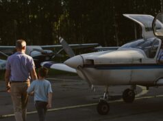 Air Algérie offre Djalia : 30% de réduction pour la diaspora cet été Family enjoying a flight with Air Algérie's Djalia offer