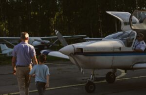 Air Algérie offre Djalia : 30% de réduction pour la diaspora cet été Family enjoying a flight with Air Algérie's Djalia offer