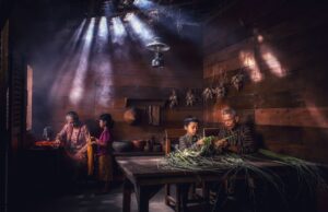 5 Recettes à préparer en avance pour le Ramadan 2026 : réjouissez-vous de la fête avec une cuisine traditionnelle Famille maghrébine préparant ensemble des recettes traditionnelles pour le Ramadan 2026