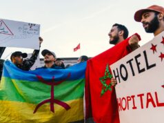 GenZ, Al Haouz, Ceuta : Quand le gouvernement marocain passe en mode silencieux Protesteurs GenZ déplorant les problèmes d'Al Haouz devant le gouvernement marocain