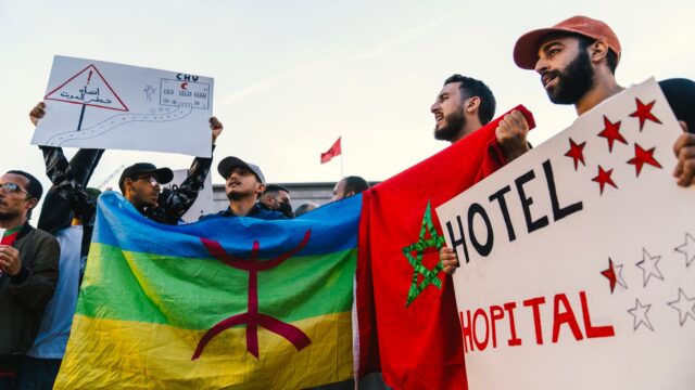 GenZ protest Al Haouz Protesteurs GenZ déplorant les problèmes d'Al Haouz devant le gouvernement marocain