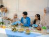 Ramadan, semaine 4 : 10 recettes pour le menu du 9 au 13 mars family enjoying traditional Ramadan recipes during the fourth week