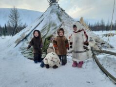 La régulation des émotions parmi les parents inuits : méthodes traditionnelles Inuit parents using traditional methods to regulate their emotions during a family gathering