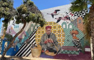 Taoufik Behi : l’artiste qui renouvelle la culture tunisienne Taoufik Behi working on traditional Tunisian art