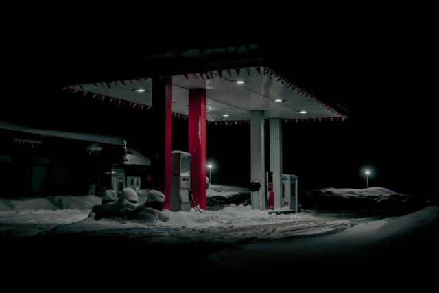 Européens utilisant du gaz naturel pour chauffer leur maison pendant l'hiver