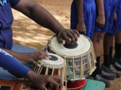 Comment aider vos enfants à retrouver le bon rythme pour la rentrée scolaire : conseils et astuces pour les parents maghrébins de la diaspora Famille maghrébine aide enfants retrouver bon rythme pour rentrée scolaire