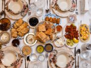 50 recettes pour le Ftour du Ramadan 2026 : un guide pour les amoureux de la cuisine maghrébine 50 recettes pour le Ftour du Ramadan 2026 : une table de famille ladenée de plats traditionnels maghrébins