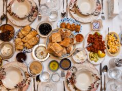 50 recettes pour le Ftour du Ramadan 2026 : un guide pour les amoureux de la cuisine maghrébine 50 recettes pour le Ftour du Ramadan 2026 : une table de famille ladenée de plats traditionnels maghrébins