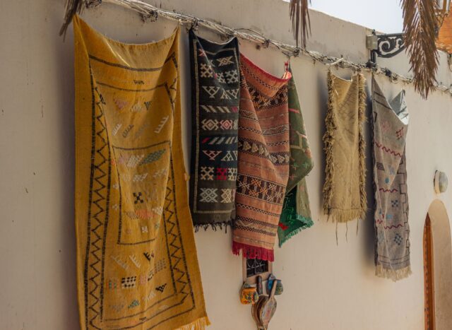 Artisanat marocain Cherbourg-en-Cotentin Marocain artisanat en bord de mer à Cherbourg-en-Cotentin, des artisans travaillant sur des tapis