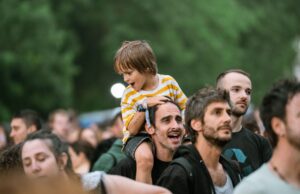 Le Festival Péristyle de Lyon : Un spectacle musical inoubliable par Clémence Depresle Famille à Lyon assiste à un spectacle musical au Festival Péristyle