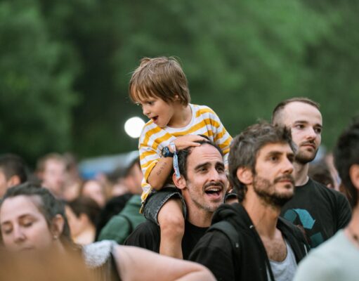 Le Festival Péristyle de Lyon : Un spectacle musical inoubliable par Clémence Depresle Famille à Lyon assiste à un spectacle musical au Festival Péristyle