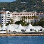 Thylane Blondeau se marie sur la Côte d’Azur : le château de style Renaissance où elle a échangé ses vœux