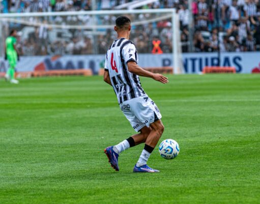 Achraf Hakimi : l’icône des Lions de l’Atlas au-delà de la mode Achraf Hakimi en action avec la Juventus, icône des Lions de l'Atlas